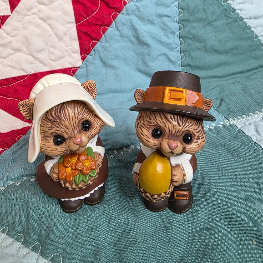 Hallmark Thanksgiving Squirrel Pilgrim Salt and Pepper Shakers Brown